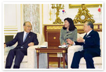 写真　趙永植学園長と池田名誉会長