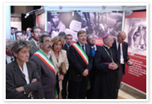 写真　イタリアＳＧＩが開催した「人権擁護の街」展