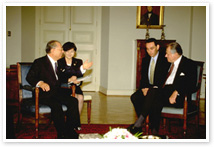 写真　大統領府での２度目の会見