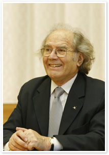 写真　エスキベル博士