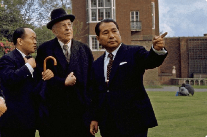 対談の合間、風薫るホーランド公園を散策 (1972年5月9日、ロンドン)